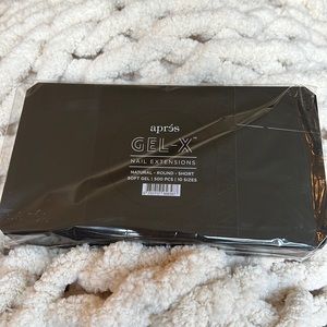 Apres Gel X nail extensions natural round short